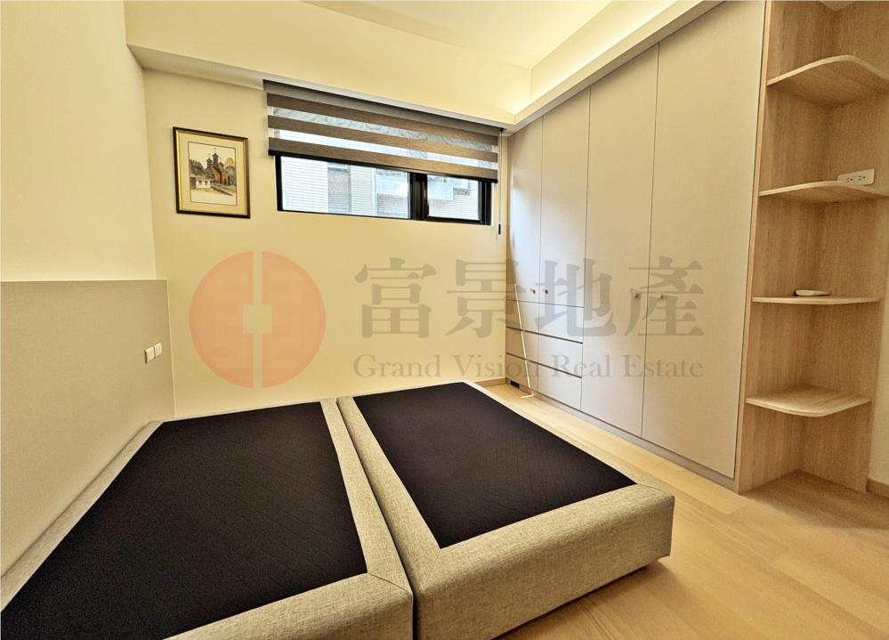 HOT●全新裝潢●擁大露臺●可另車另稅