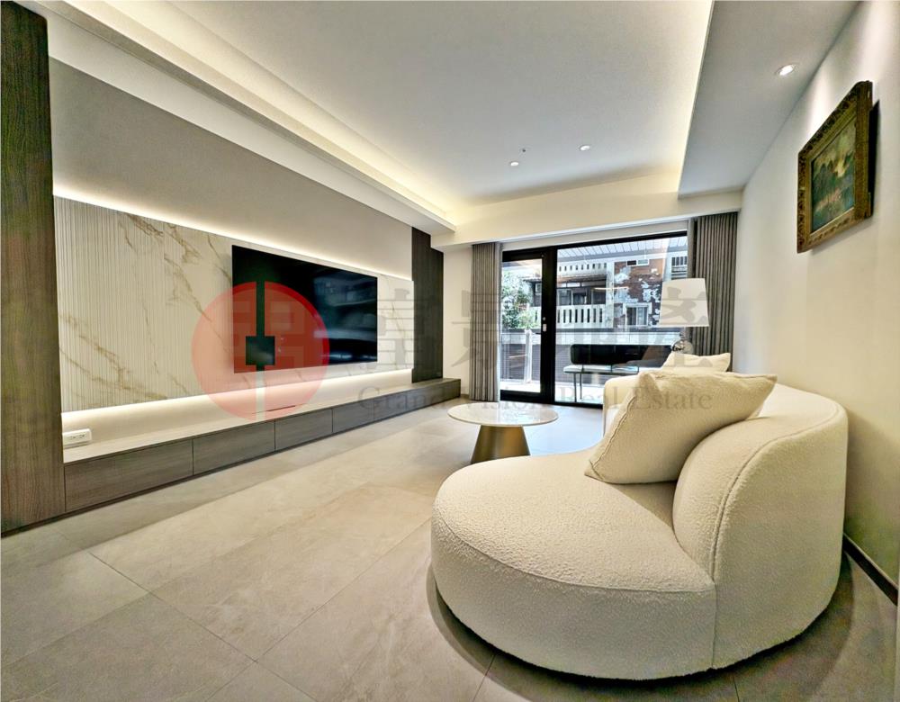 HOT●全新裝潢●擁大露臺●可另車另稅