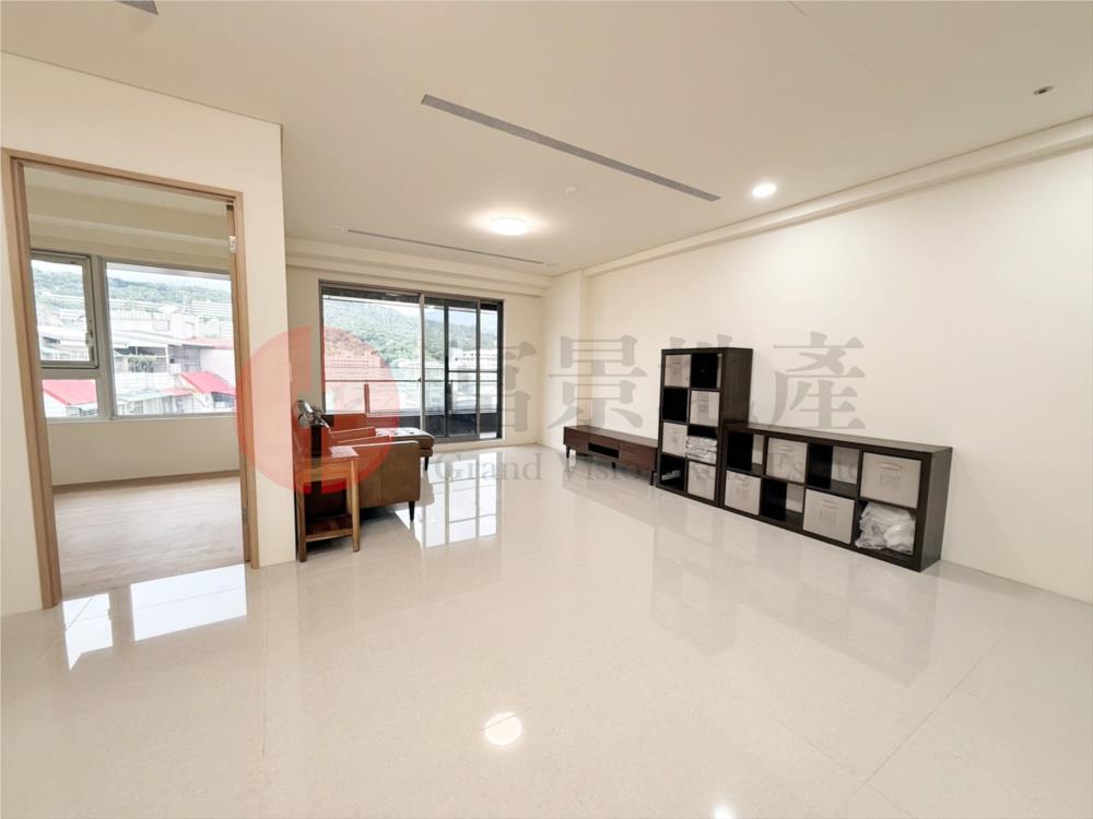 HOT●輕屋齡全新屋●溫馨裝潢●擁大露臺